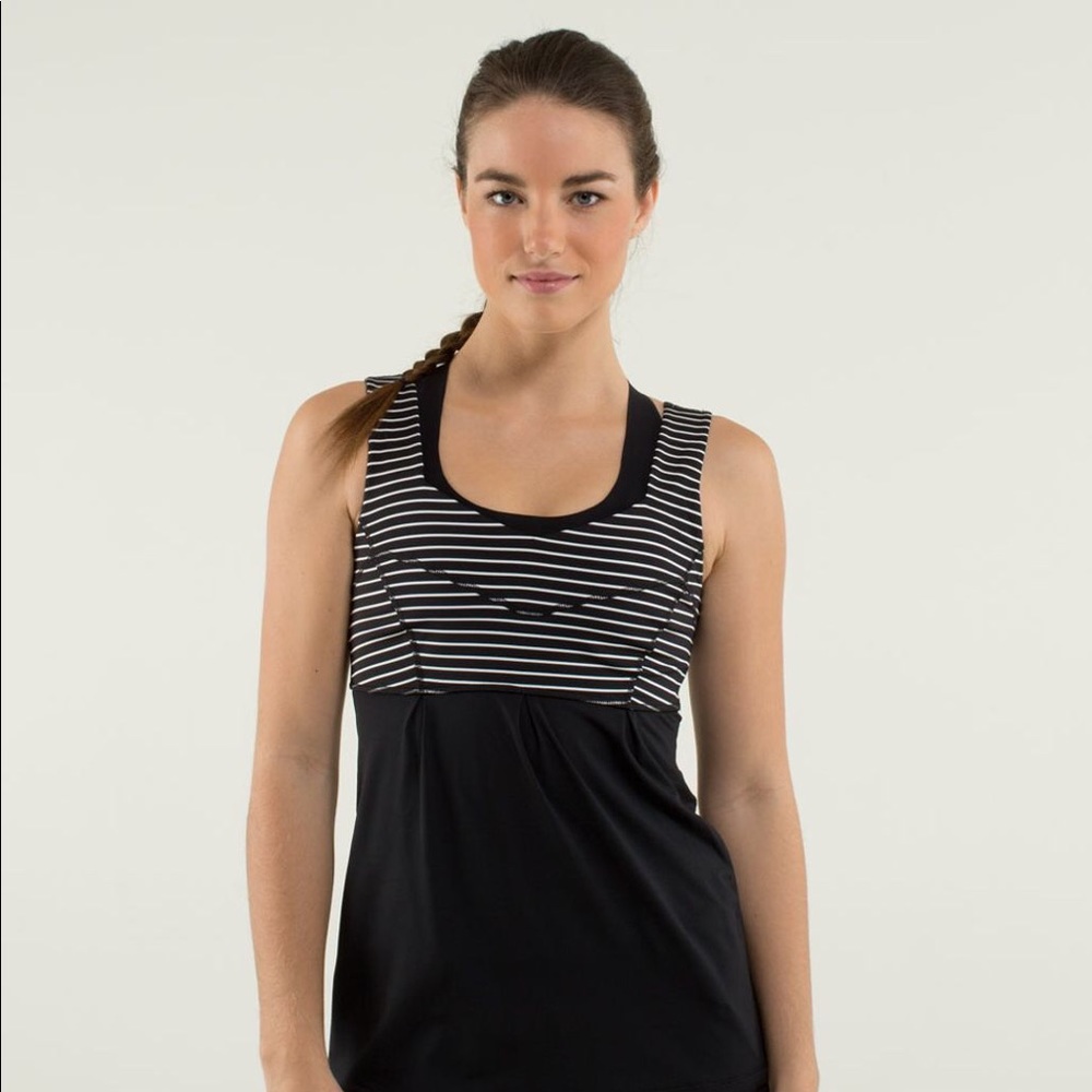 🎁 SOLD 🛍 Lululemon Tame Me Black Stripe Tank